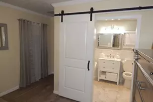 8821 Woodruff St, Houston, TX 77012 - Photo 12