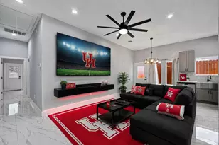 5027 Dickens Rd, Houston, TX 77021 - Photo 1
