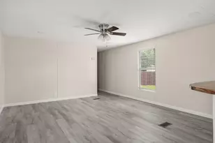 2222 N Austin Ave, Pearland, TX 77581 - Photo 10