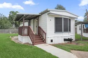2222 N Austin Ave, Pearland, TX 77581 - Photo 1
