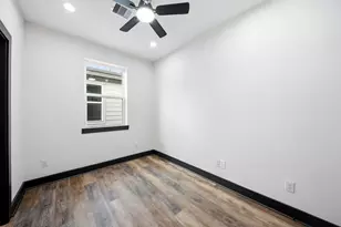 7818 Hanfro Ln, Houston, TX 77088 - Photo 32