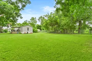 106 N 3rd St, Highlands, TX 77562 - Photo 22
