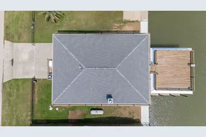 1126 Island Boulevard, Crystal Beach, TX 77650 - Photo 48
