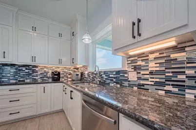 1126 Island Boulevard, Crystal Beach, TX 77650 - Photo 10