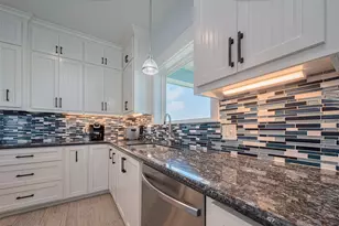 1126 Island Blvd, Crystal Beach, TX 77650 - Photo 10