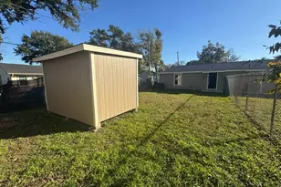 207 E Mitchell Rd, Houston, TX 77037 - Photo 6