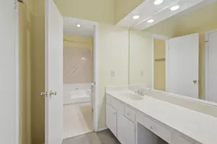 506 Wilcrest Dr, Houston, TX 77042 - Photo 14