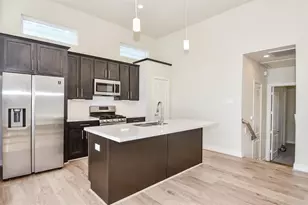 135 Knightsbridge Park Ln, Houston, TX 77018 - Photo 6