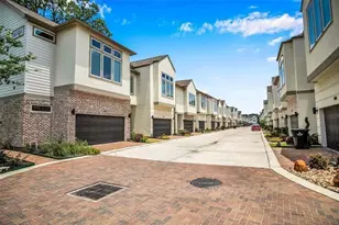 135 Knightsbridge Park Ln, Houston, TX 77018 - Photo 2