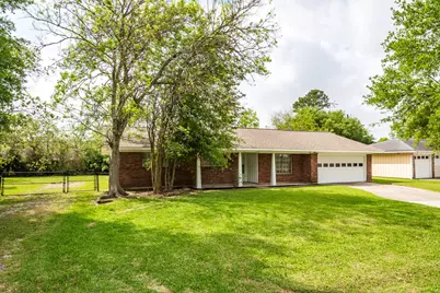 122 Honeysuckle Drive, Baytown, TX 77520 - Photo 4