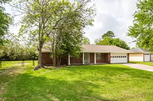 122 Honeysuckle Dr, Baytown, TX 77520 - Photo 4