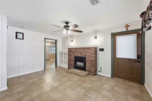 412 S 4th 1/2 St, Nederland, TX 77627 - Photo 2