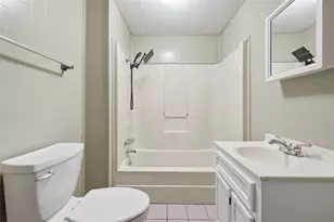 412 S 4th 1/2 St, Nederland, TX 77627 - Photo 8