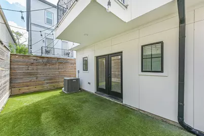 1039 W 24th Street, Houston, TX 77008 - Photo 2