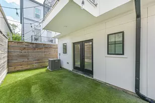 1039 W 24th St, Houston, TX 77008 - Photo 2