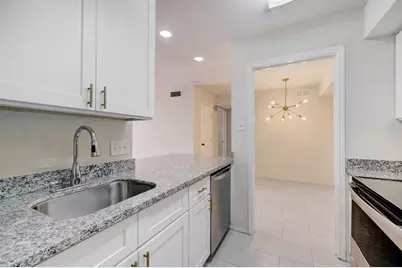 4645 Wild Indigo Street #373, Houston, TX 77027 - Photo 4