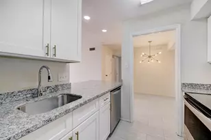 4645 Wild Indigo St, Houston, TX 77027 - Photo 4