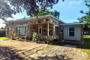 1114 E Pecan St, Angleton, TX 77515 - Photo 2