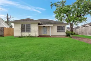 1343 Gardenia Dr, Houston, TX 77018 - Photo 2