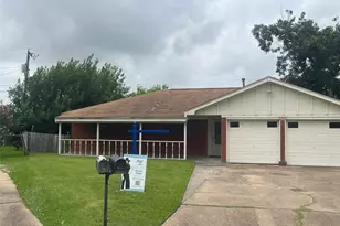 2324 14th Ave N, Texas City, TX 77590 - Photo 1