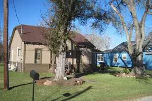 410 W Centre St, Brazoria, TX 77422 - Photo 2