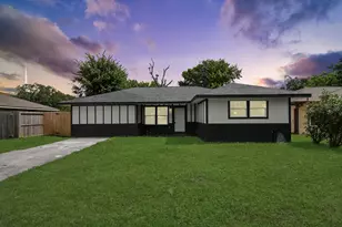 213 W 8th St, Deer Park, TX 77536 - Photo 1