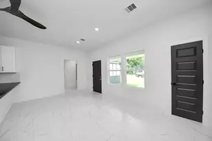 213 W 8th St, Deer Park, TX 77536 - Photo 4