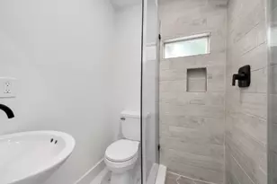 213 W 8th St, Deer Park, TX 77536 - Photo 18