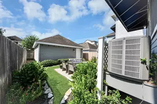 1526 W 25th St, Houston, TX 77008 - Photo 46
