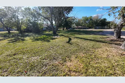 416 E Stockbridge Street, Eagle Lake, TX 77434 - Photo 4