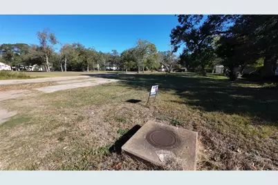 416 E Stockbridge Street, Eagle Lake, TX 77434 - Photo 2