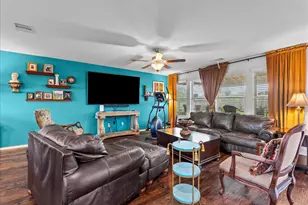 356 Century Oaks Ln, Hitchcock, TX 77568 - Photo 10