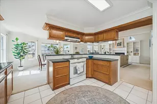 151 Tamana Dr, Tiki Island, TX 77554 - Photo 8
