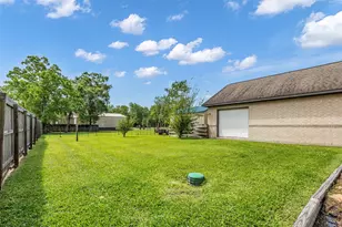 210 River Oaks Dr, Baytown, TX 77523 - Photo 36
