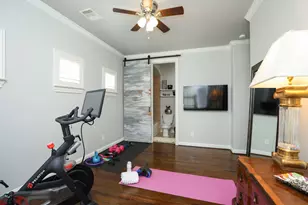 10901 Upland Park, Houston, TX 77043 - Photo 32