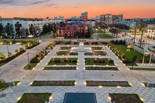 1002 Columbus St, Houston, TX 77019 - Photo 2