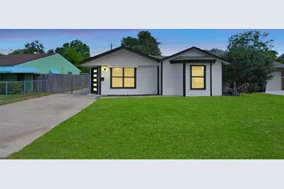 4841 Clover Street, Houston, TX 77033 - Photo 2