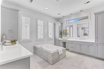 5219 Calle Cordoba Place, Houston, TX 77007 - Photo 10