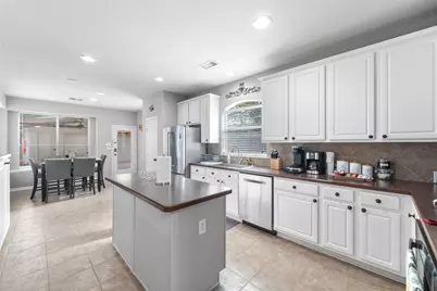 6 W Prairie Dawn Circle, The Woodlands, TX 77385 - Photo 18