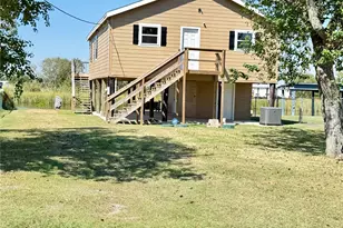 143 Bastrop Bayou Dr, Angleton, TX 77515 - Photo 4