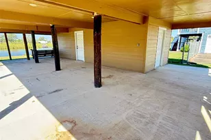 143 Bastrop Bayou Dr, Angleton, TX 77515 - Photo 14