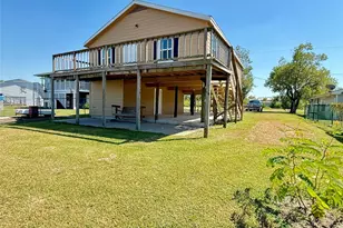 143 Bastrop Bayou Dr, Angleton, TX 77515 - Photo 10