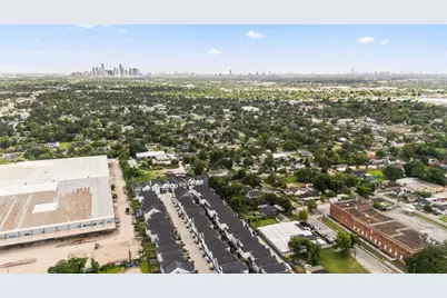 8422 Berry Green Lane, Houston, TX 77022 - Photo 28