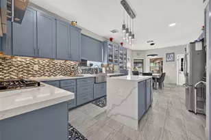11930 Matagorda Ln, Sugar Land, TX 77498 - Photo 10