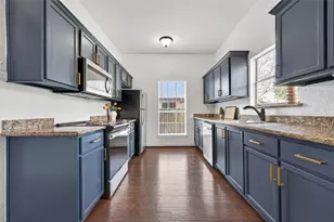 214 Texas St, Tomball, TX 77375 - Photo 10