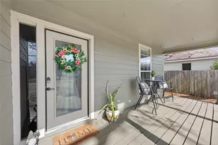 214 Texas St, Tomball, TX 77375 - Photo 2