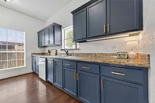 214 Texas St, Tomball, TX 77375 - Photo 12