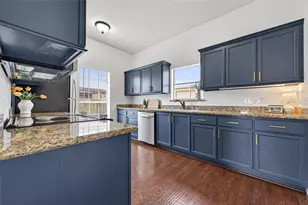 214 Texas St, Tomball, TX 77375 - Photo 1