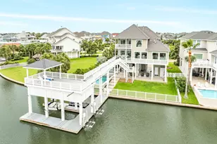13631 Windlass Cir, Galveston, TX 77554 - Photo 2