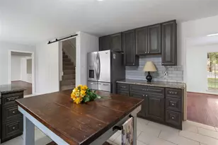 215 Whispering Oaks Dr, Taylor Lake Village, TX 77586 - Photo 18